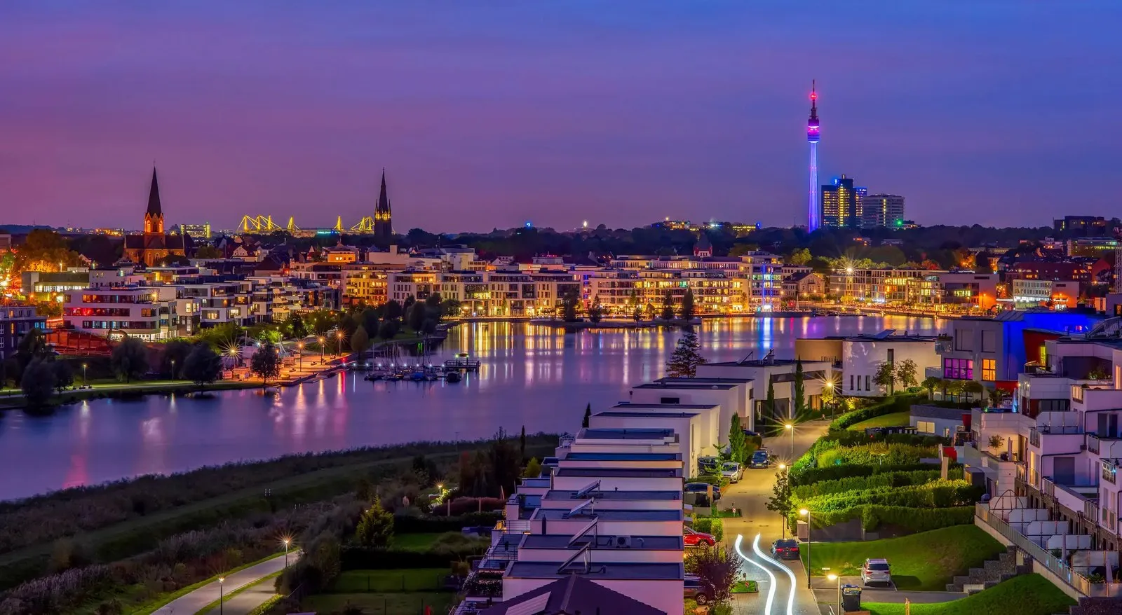 Dortmund, Phoenixsee am Abend