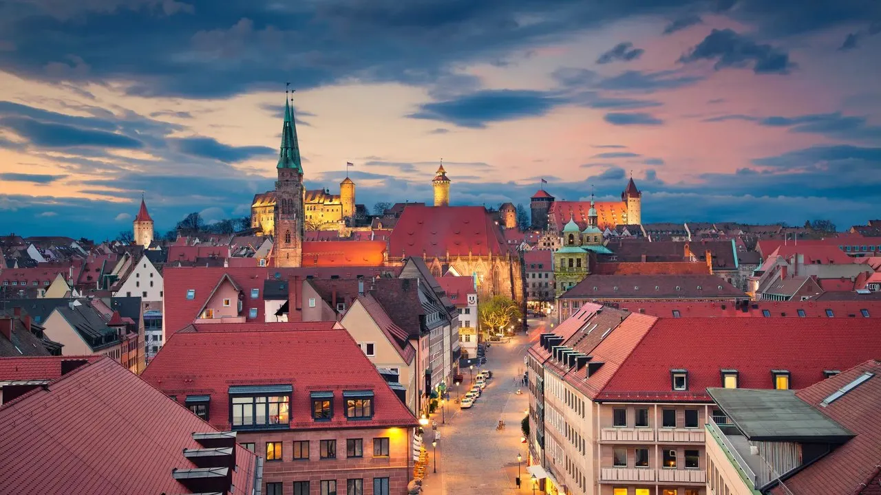 Nürnberg, Altstadt mit Kaiserburg am Abend